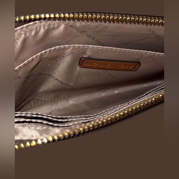 New MICHAEL KORS JET SET LG ZIP CLUTCH  MK LOGO BRN/LUGGAGE CLUTCH WRISTLET - Picture 6 of 16